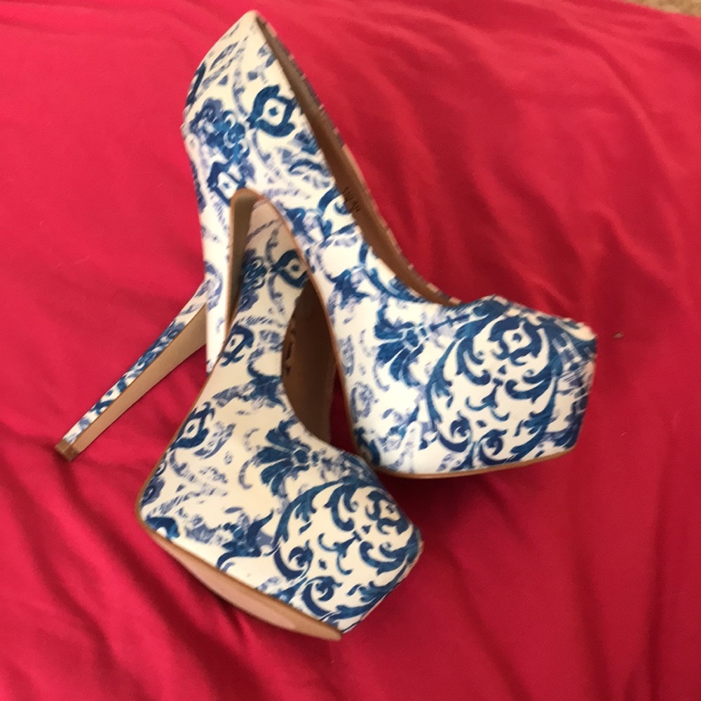 Closed toe platform heels - Picture 6 of 8